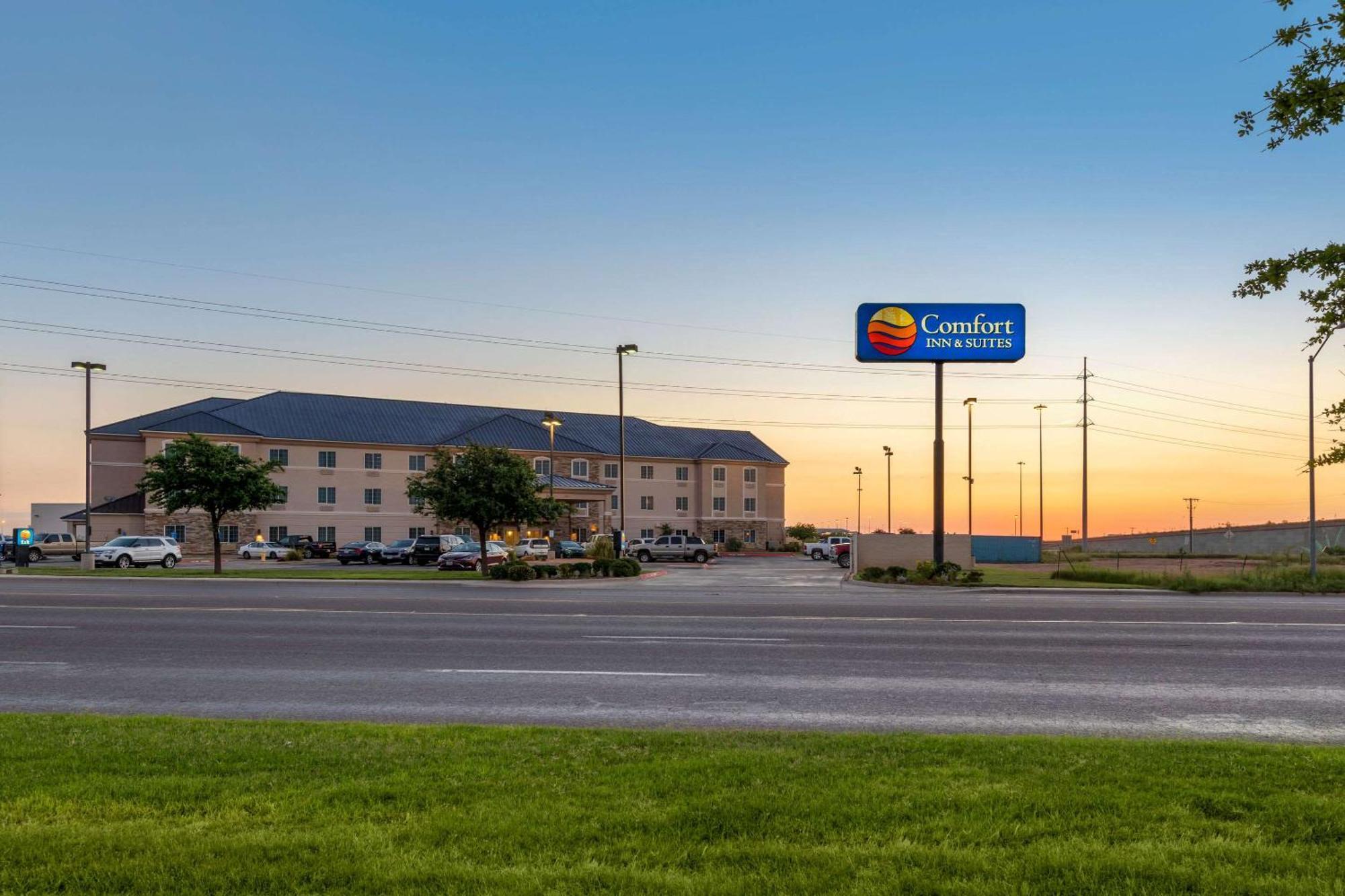 Comfort Inn & Suites, Odessa I-20 Exterior photo
